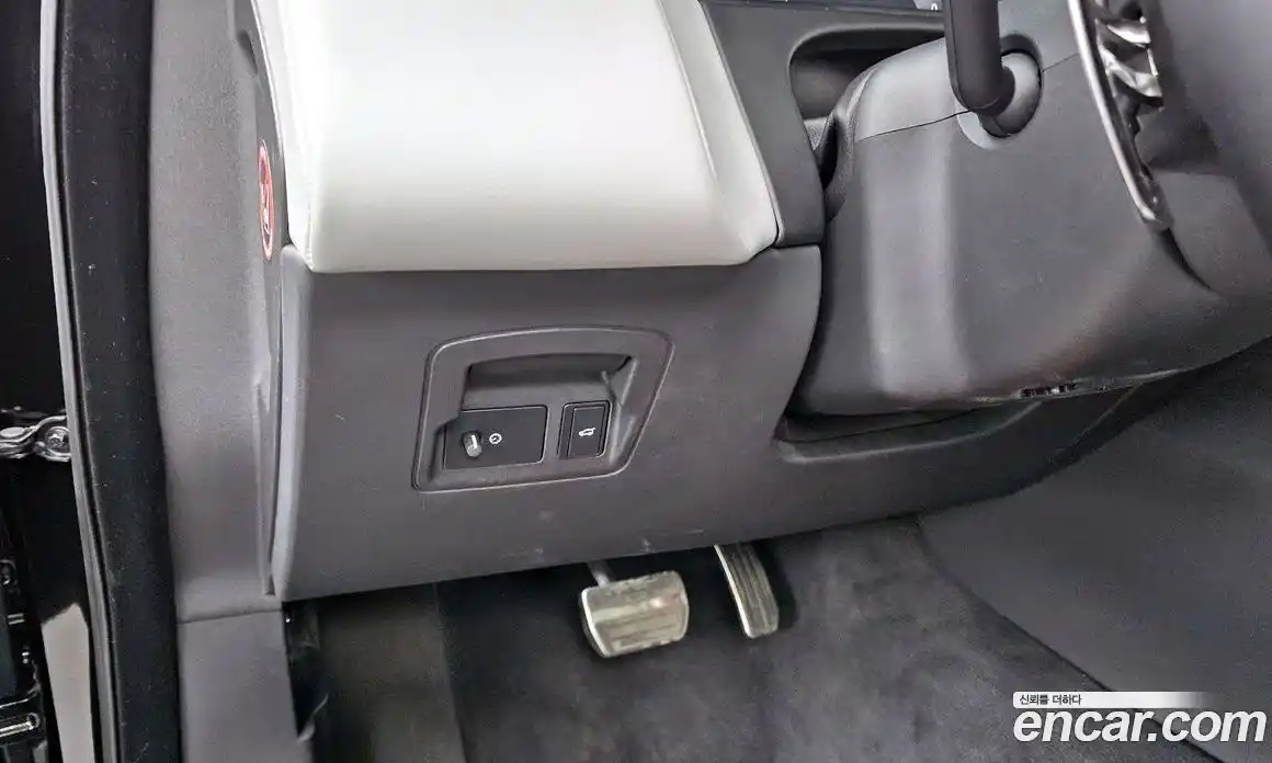 Land Rover Range-Rover Velar 2025 3.0 Автомат в Москве № 198101, фото 16