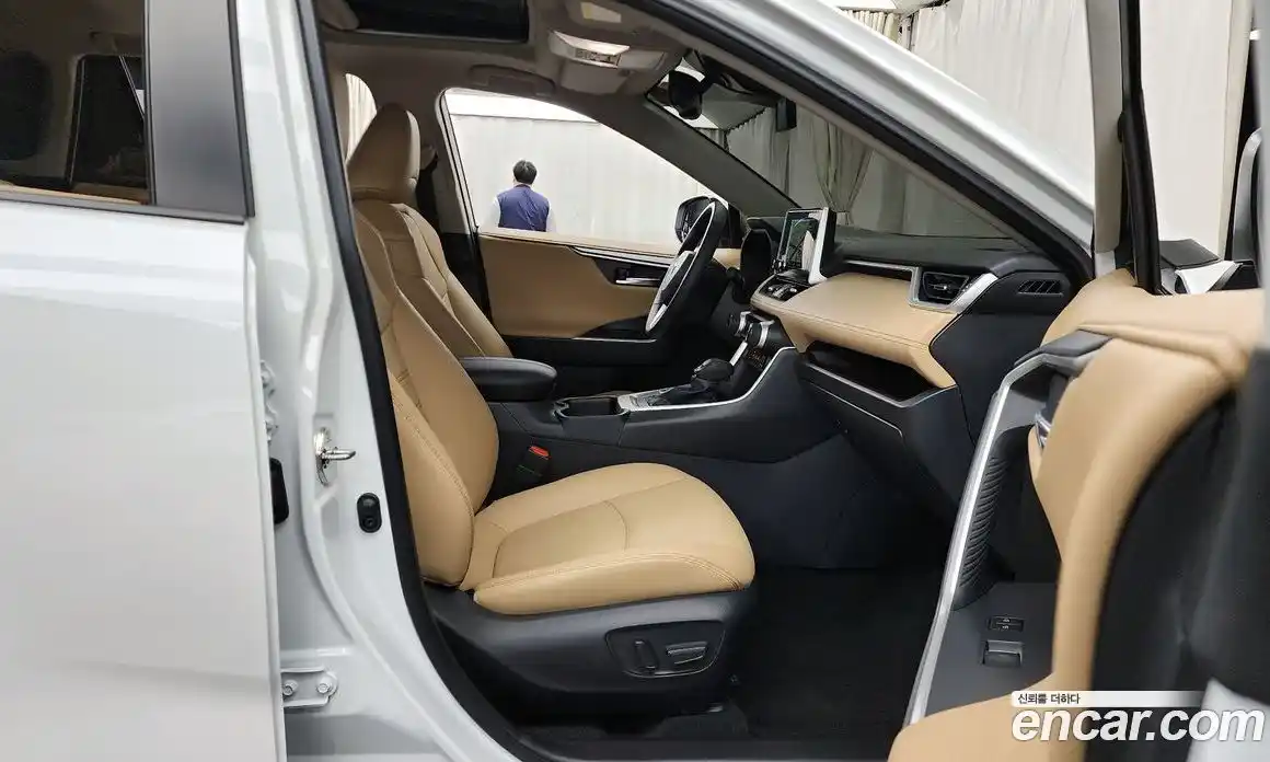 Toyota RAV4 2025 2.5 Автомат в Москве № 199548, фото 18