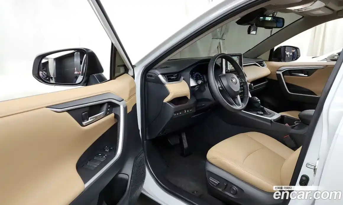 Toyota RAV4 2025 2.5 Автомат в Москве № 199548, фото 4