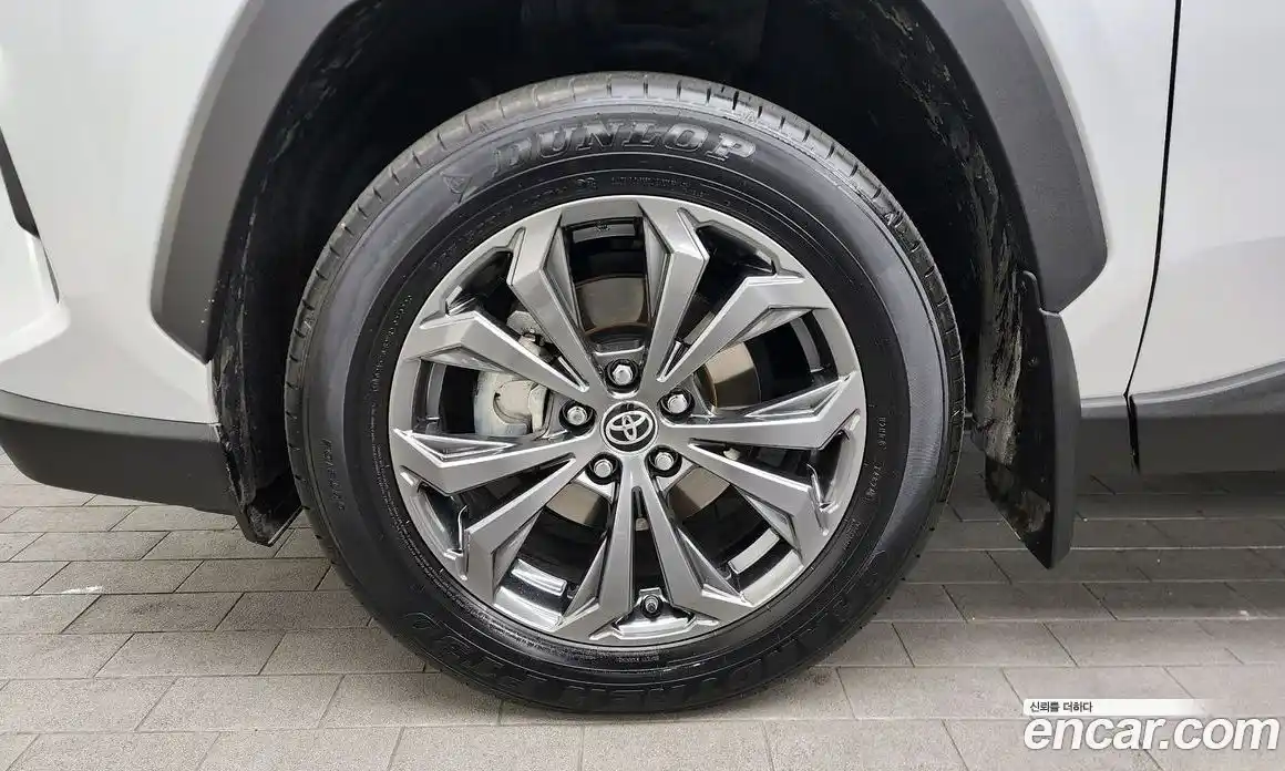 Toyota RAV4 2025 2.5 Автомат в Москве № 199548, фото 9