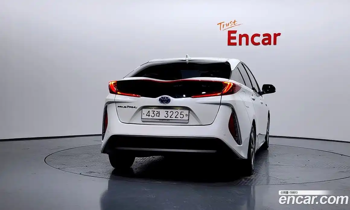 Toyota Prius 2017 1.8 Автомат в Москве № 215521, фото 20