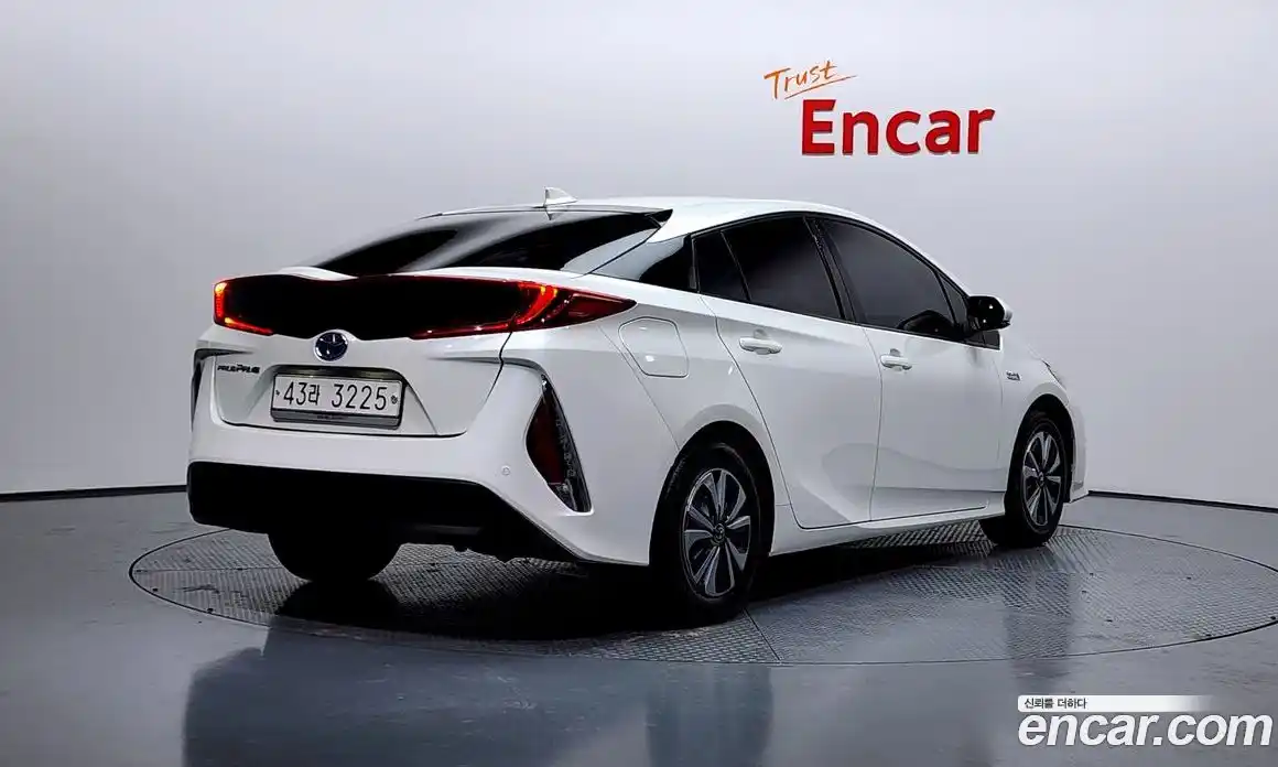 Toyota Prius 2017 1.8 Автомат в Москве № 215521, фото 9