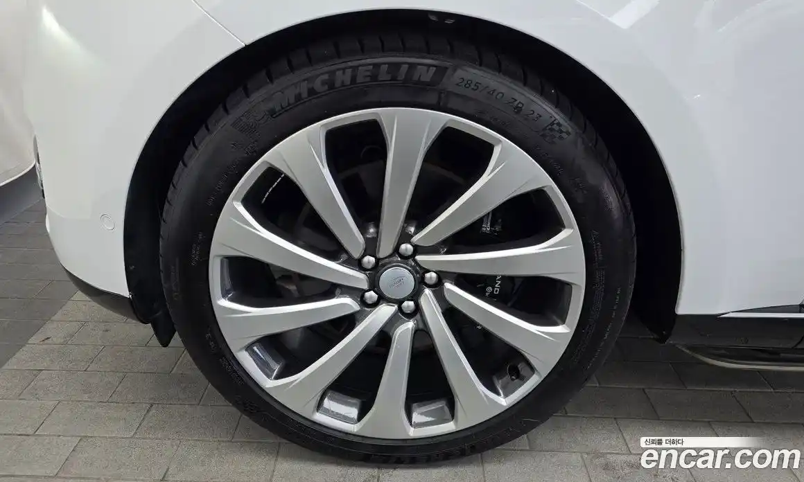 Land Rover Range-Rover 2023 4.4 Автомат в Москве № 231227, фото 12