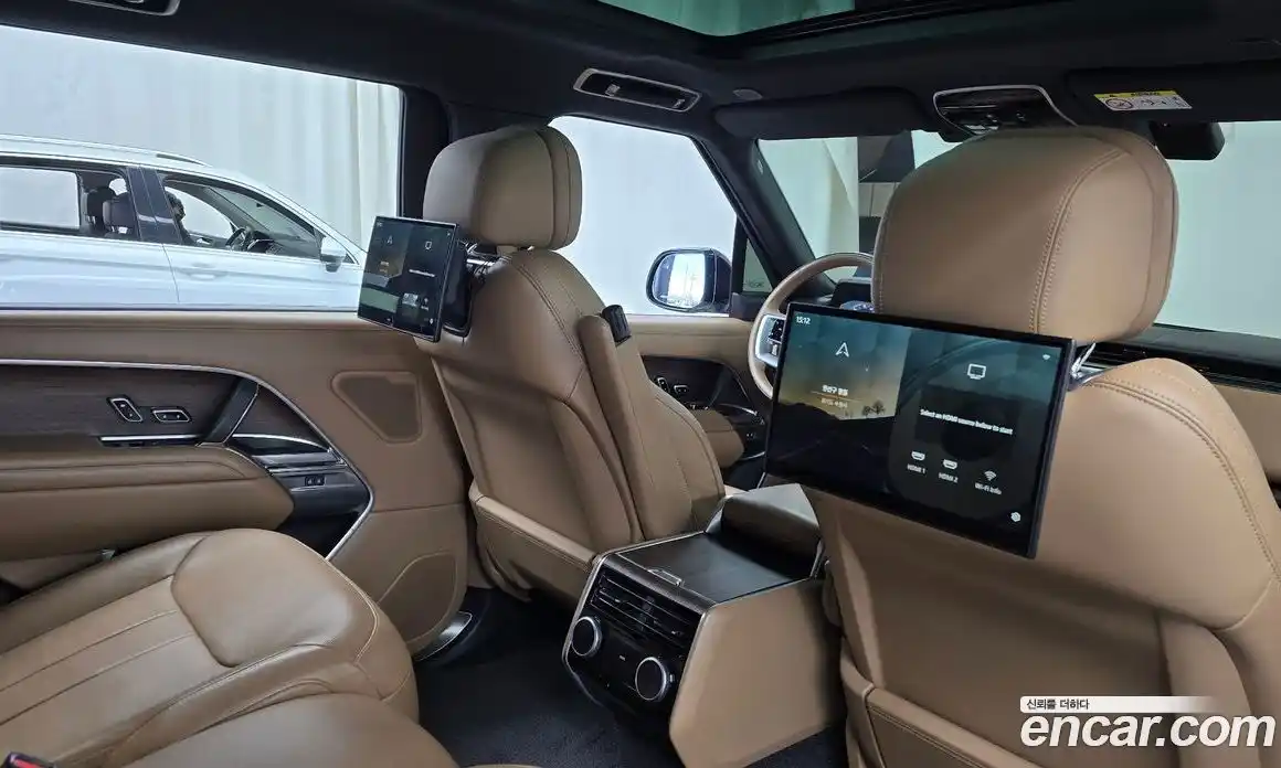 Land Rover Range-Rover 2023 4.4 Автомат в Москве № 231227, фото 17