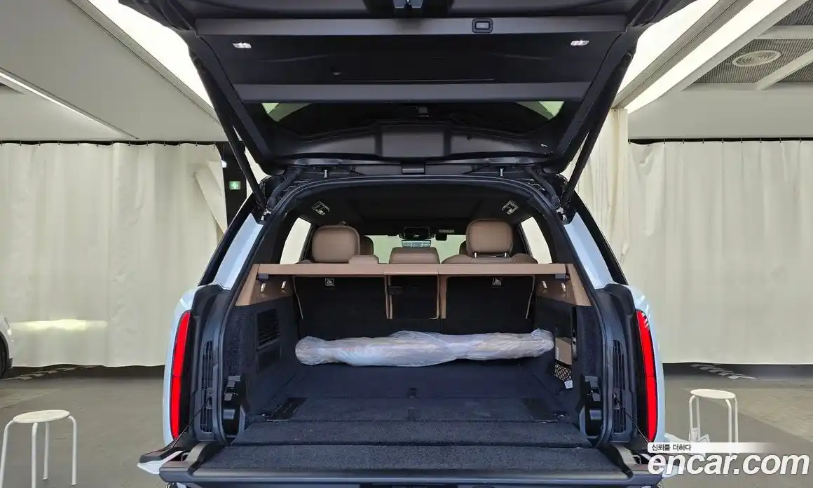 Land Rover Range-Rover 2023 4.4 Автомат в Москве № 231227, фото 3