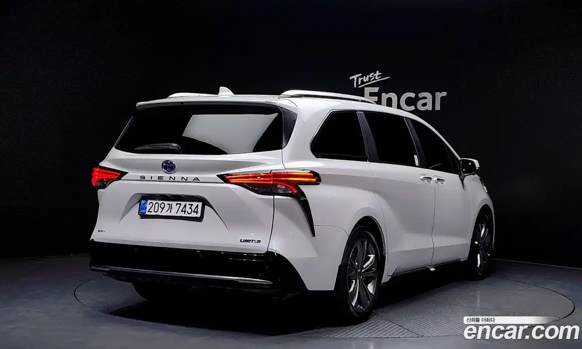 Toyota Sienna 2025 2.5 Автомат в Москве № 232795, фото 5