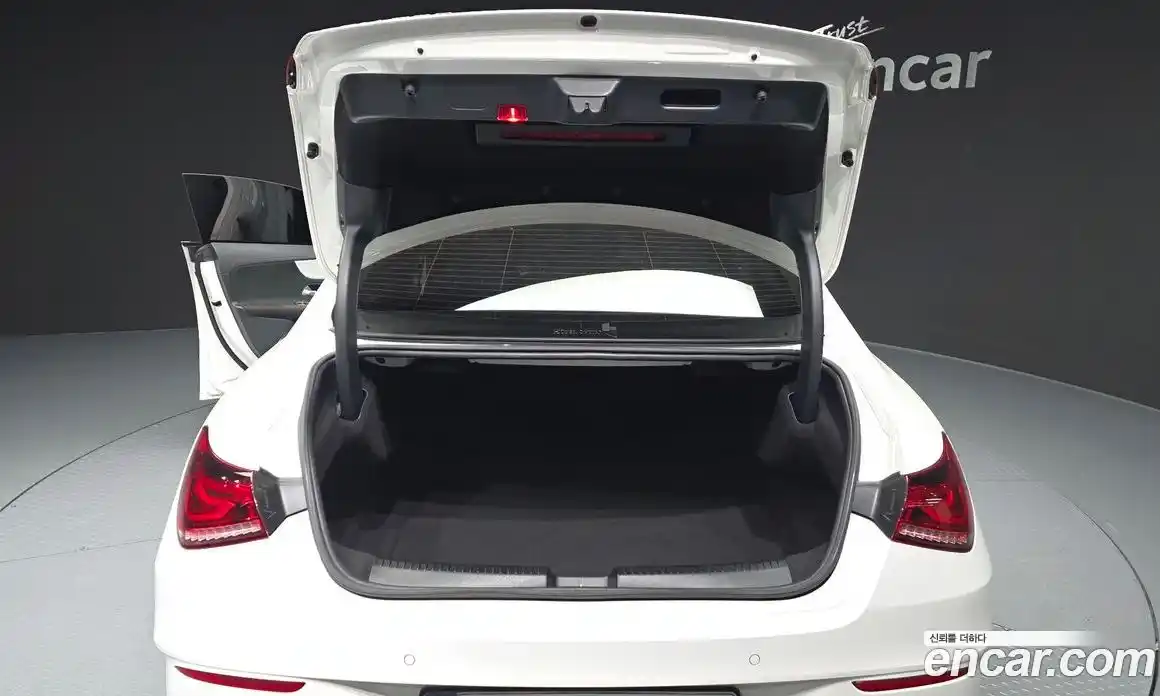 Mercedes-Benz CLA-Class 2021 2.0 Автомат в Москве № 287669, фото 6