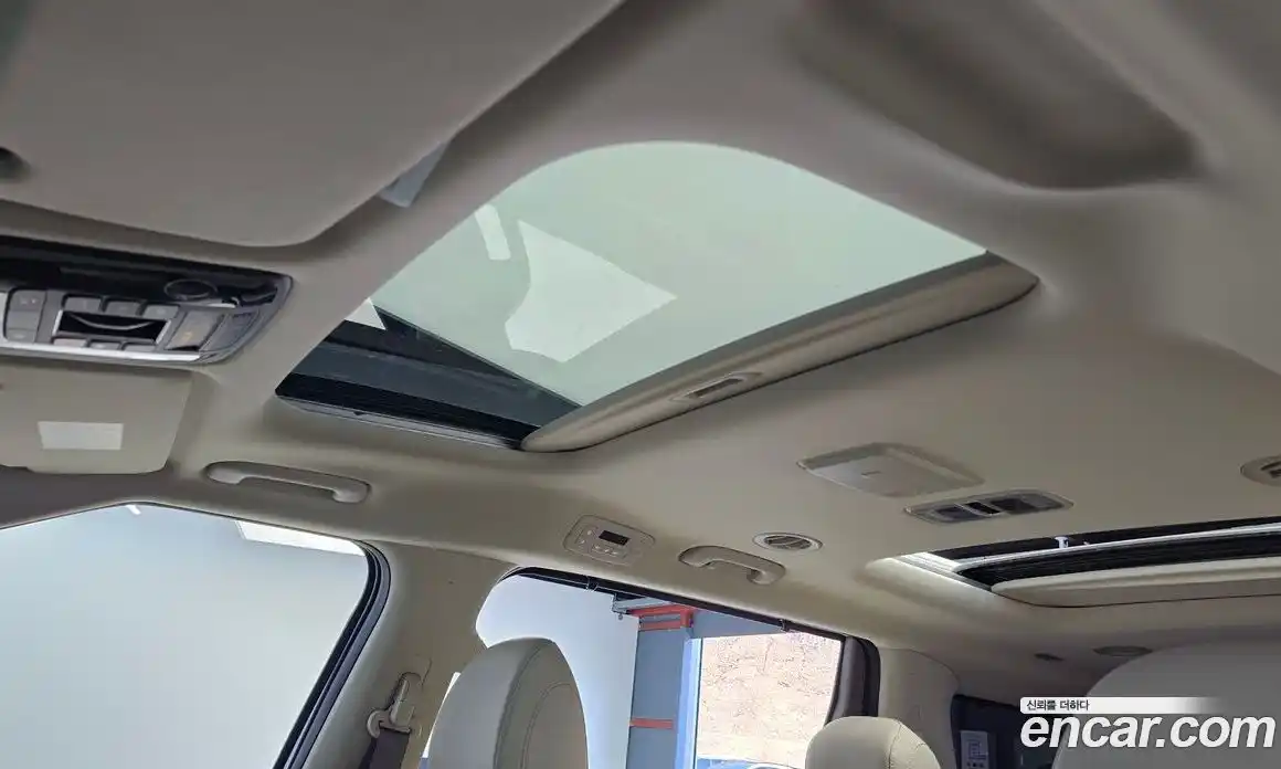 Kia Canival 2023 3.5 Автомат в Москве № 288436, фото 8