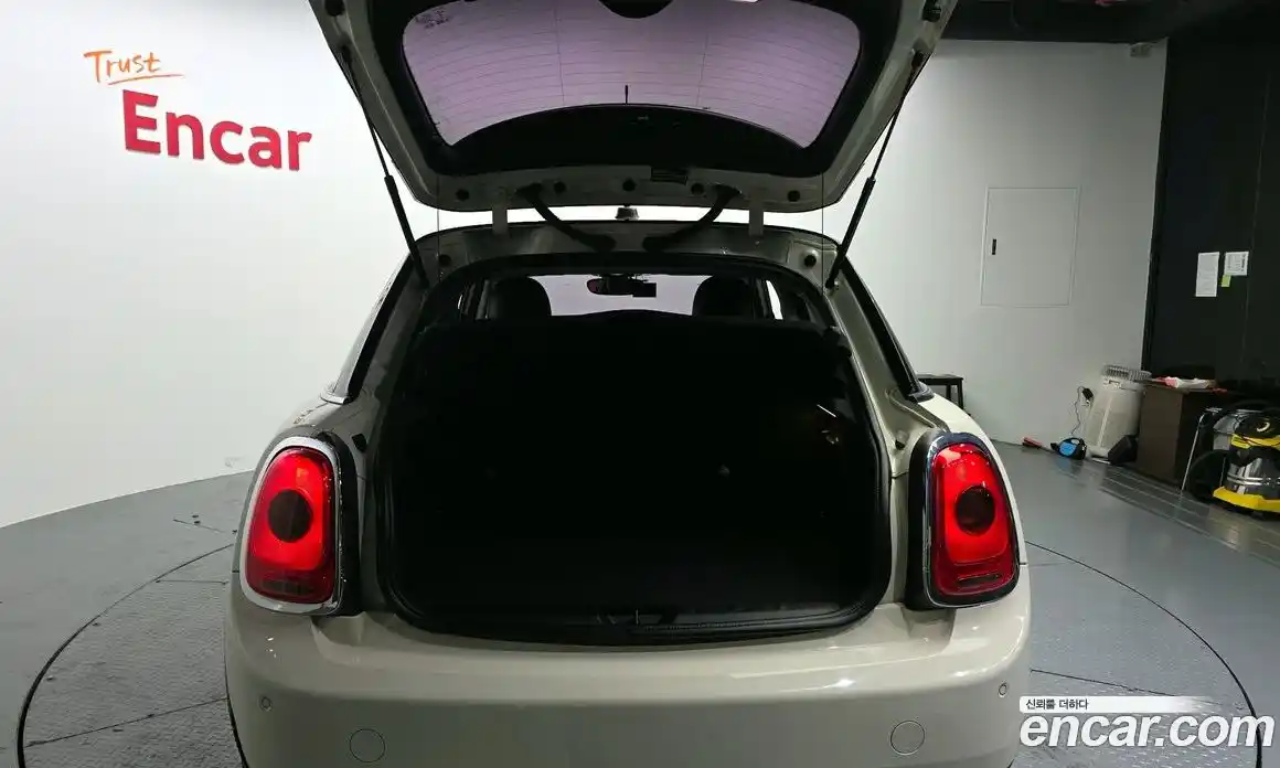 Mini Cooper 2015 1.5 Автомат в Москве № 299587, фото 13