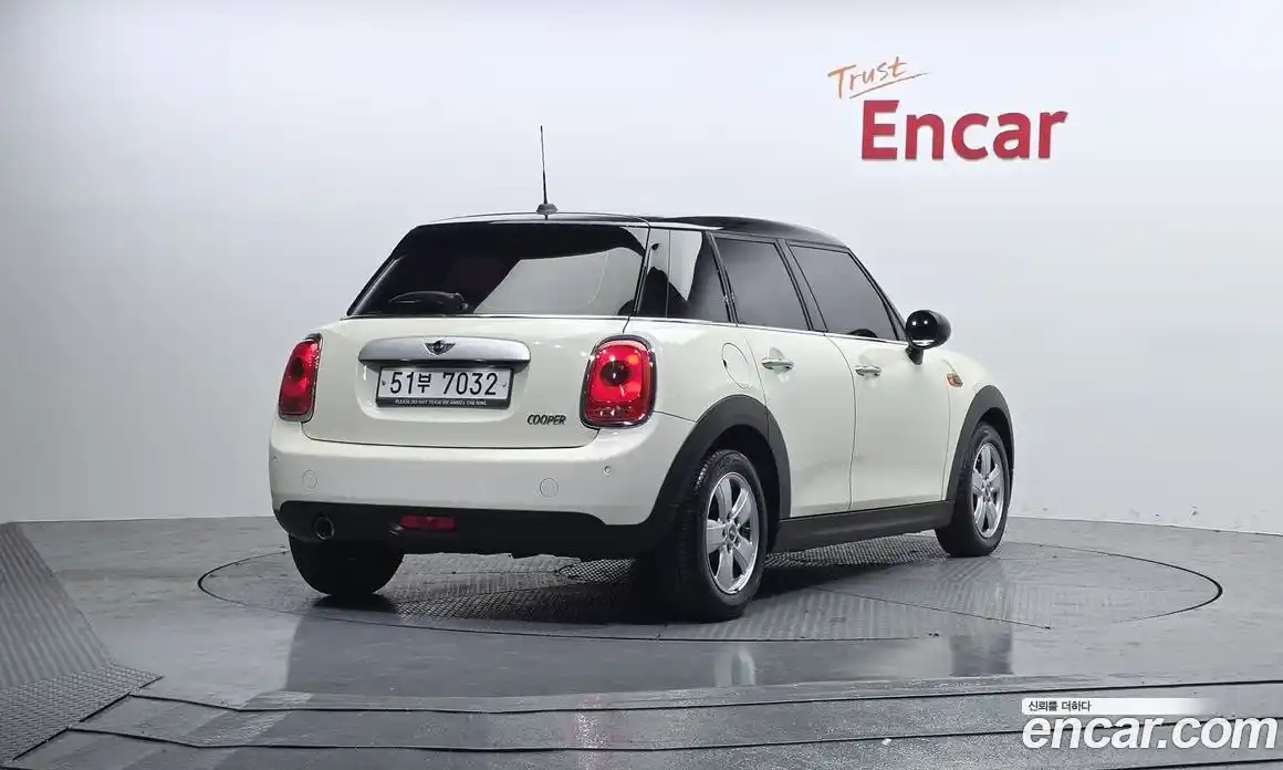 Mini Cooper 2015 1.5 Автомат в Москве № 299587, фото 4
