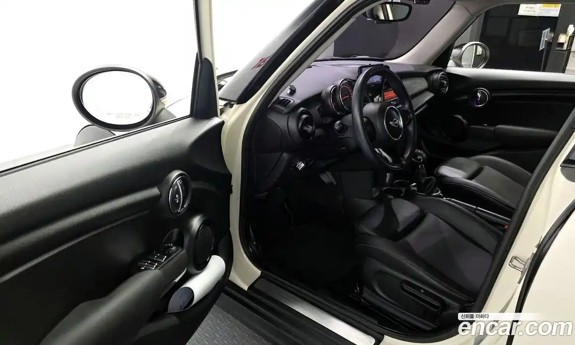 Mini Cooper 2015 1.5 Автомат в Москве № 299587, фото 5