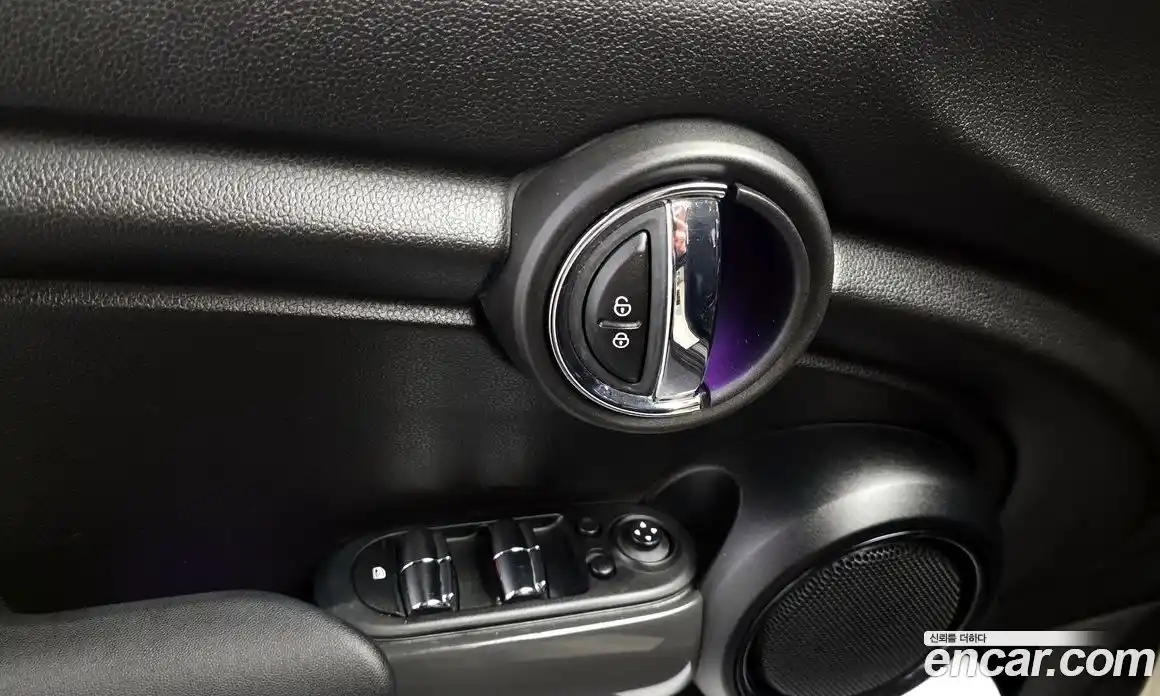 Mini Cooper 2015 1.5 Автомат в Москве № 299587, фото 8