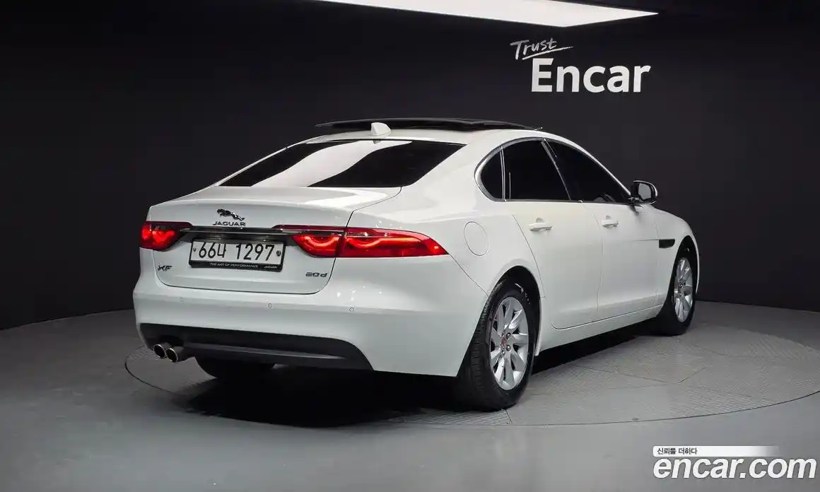 Jaguar XF 2017 2.0 Автомат в Москве № 331474, фото 16