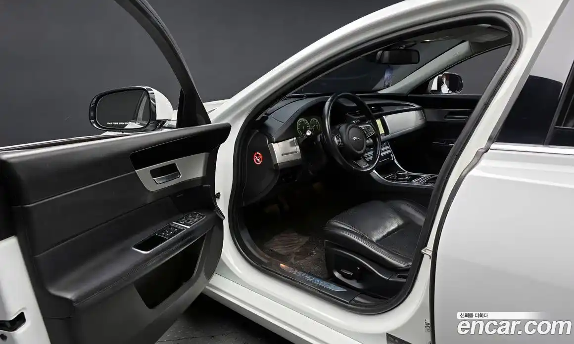 Jaguar XF 2017 2.0 Автомат в Москве № 331474, фото 19