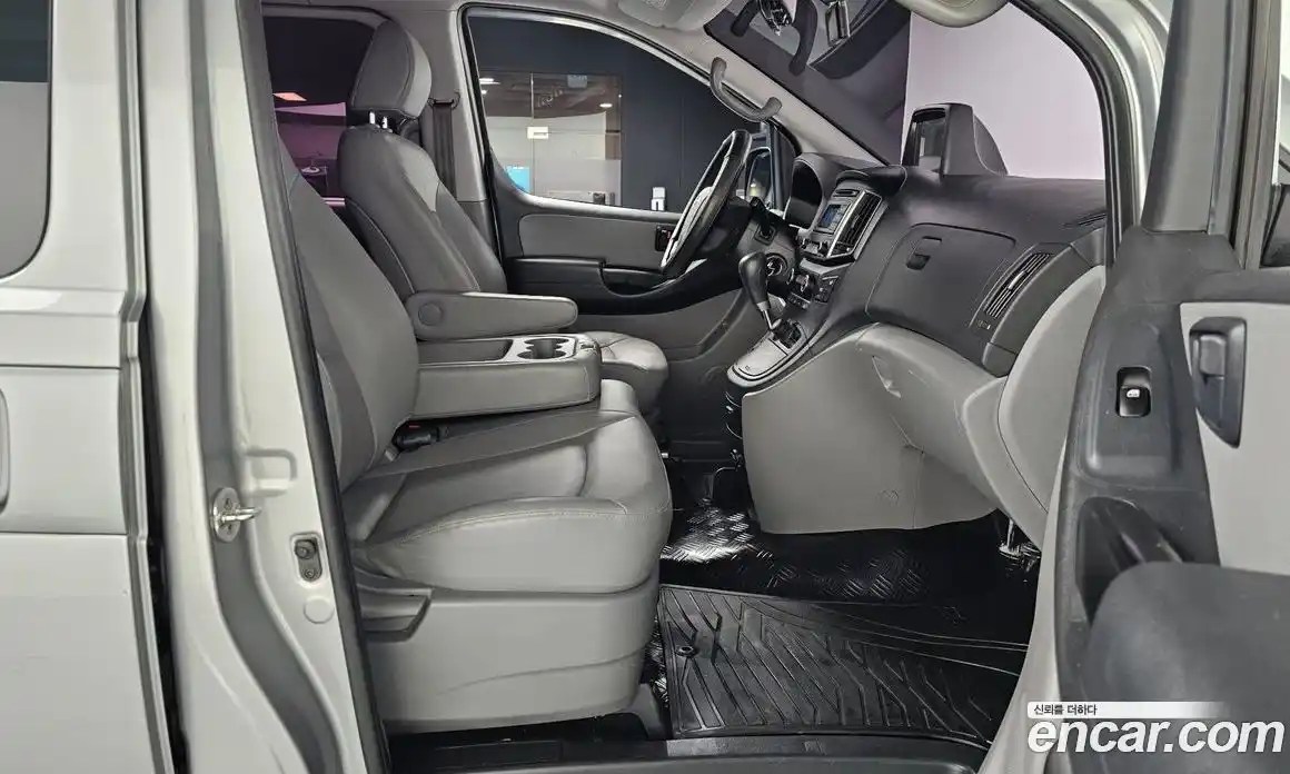 Hyundai Starex 2018 2.5 Автомат в Москве № 107928, фото 12