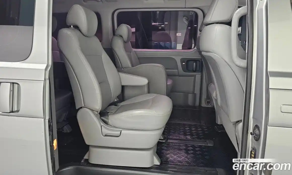 Hyundai Starex 2018 2.5 Автомат в Москве № 107928, фото 13
