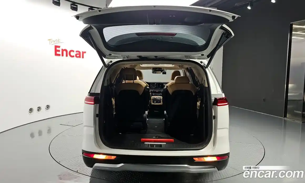 Kia Canival 2021 3.5 Автомат в Москве № 121997, фото 15