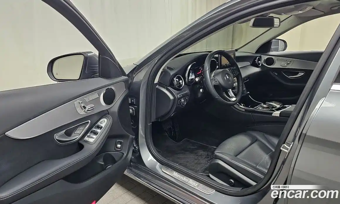 Mercedes-Benz C-Class 2018 2.0 Автомат в Москве № 143834, фото 15