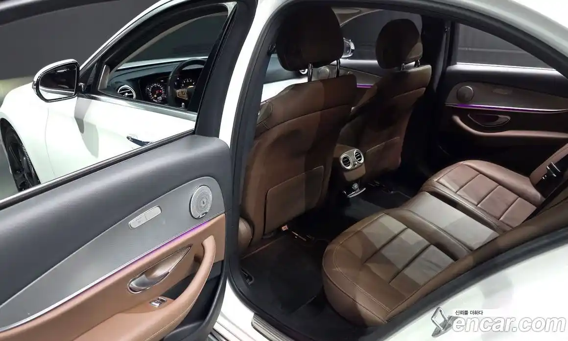 Mercedes-Benz E-Class 2018 2.0 Автомат в Москве № 161852, фото 16