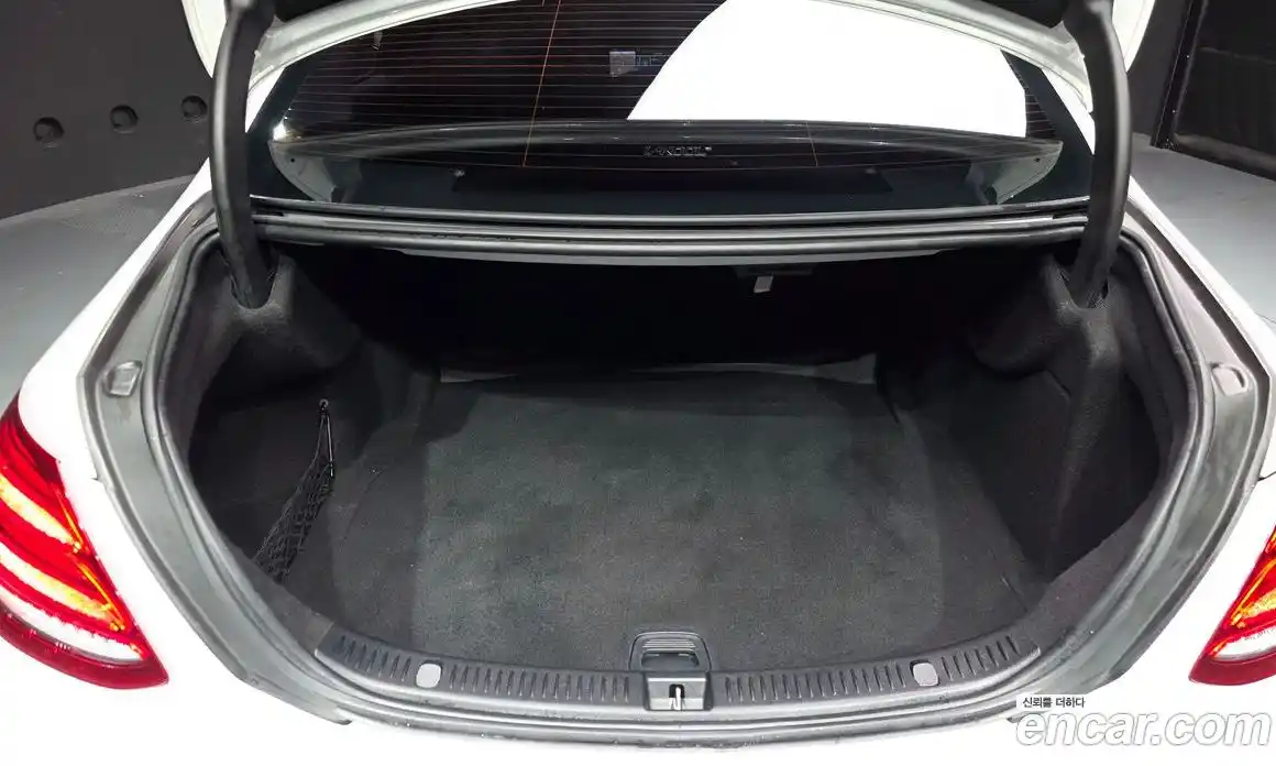 Mercedes-Benz E-Class 2018 2.0 Автомат в Москве № 161852, фото 18