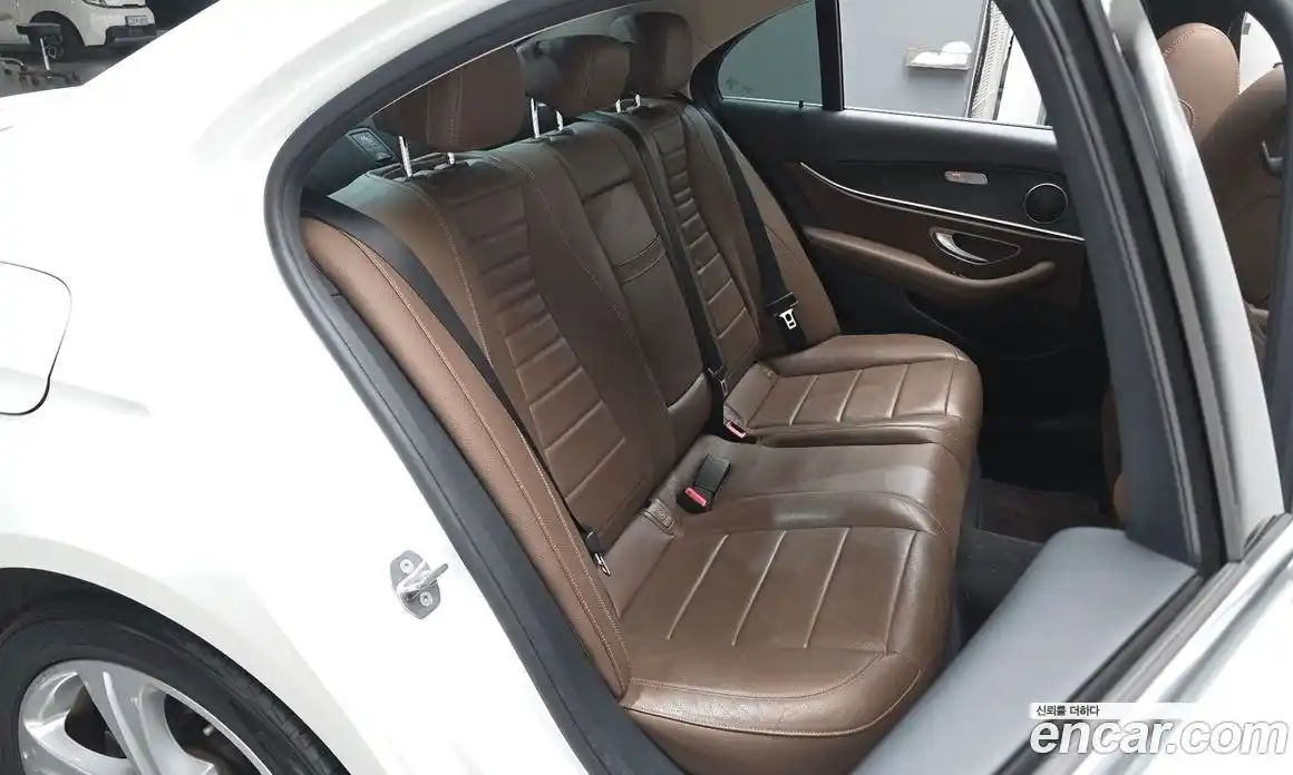 Mercedes-Benz E-Class 2018 2.0 Автомат в Москве № 162067, фото 13