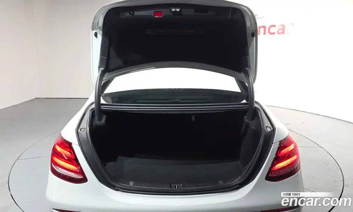 Mercedes-Benz E-Class 2018 2.0 Автомат в Москве № 162067, фото 14