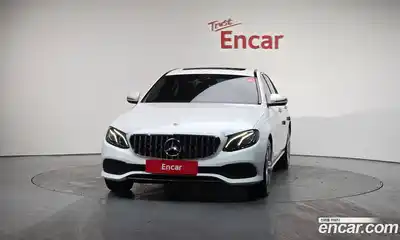 Mercedes-Benz E-Class 2018 2.0 Автомат в Москве № 162067, миниатюра 2