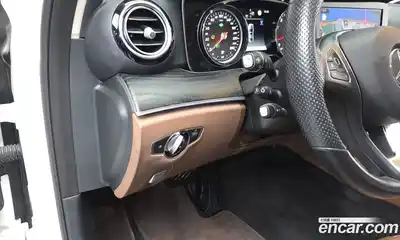 Mercedes-Benz E-Class 2018 2.0 Автомат в Москве № 162067, миниатюра 4