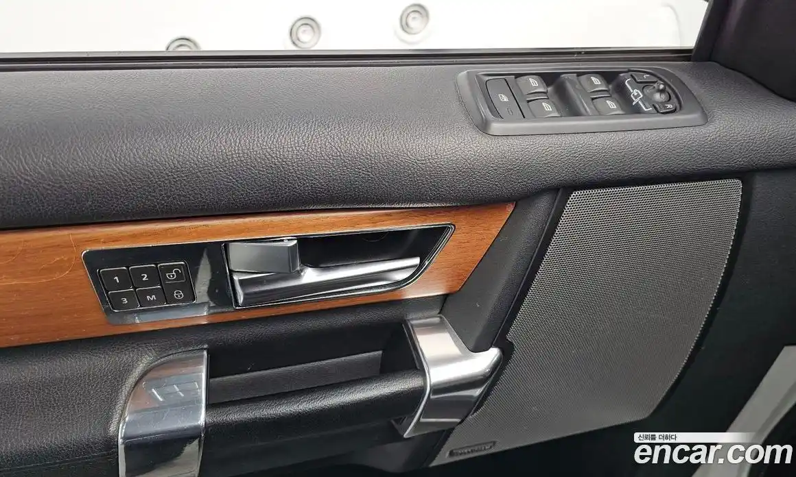 Land Rover Discovery 2015 3.0 Автомат в Москве № 166630, фото 13