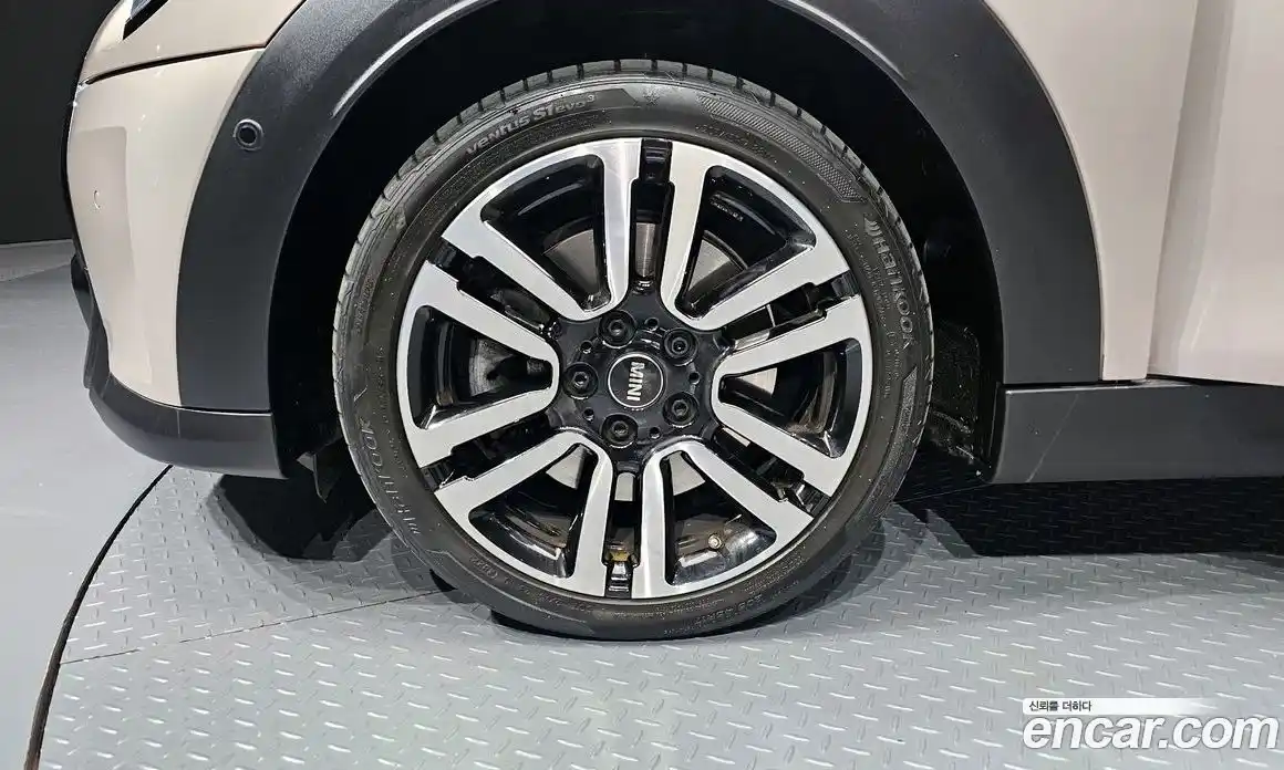 Mini Cooper 2024 2.0 Автомат в Москве № 167018, фото 1