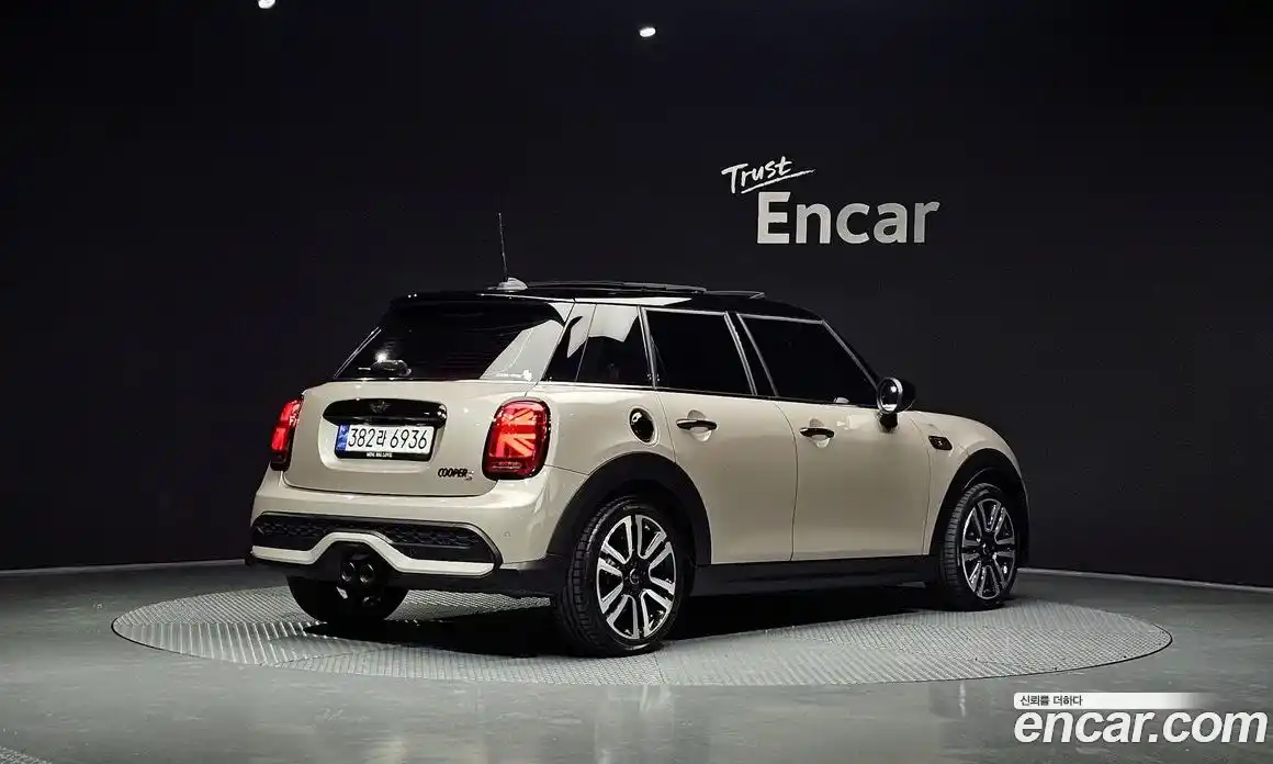 Mini Cooper 2024 2.0 Автомат в Москве № 167018, фото 3