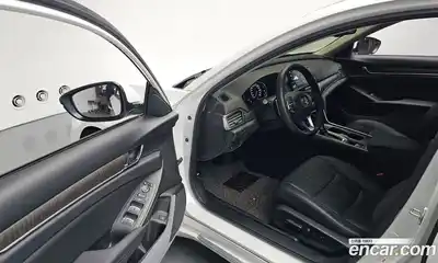 Honda Accord 2018 1.5 Автомат в Москве № 170412, миниатюра 4