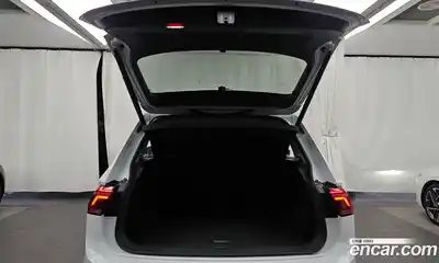 Volkswagen Tiguan 2023 2.0 Автомат в Москве № 199030, миниатюра 11