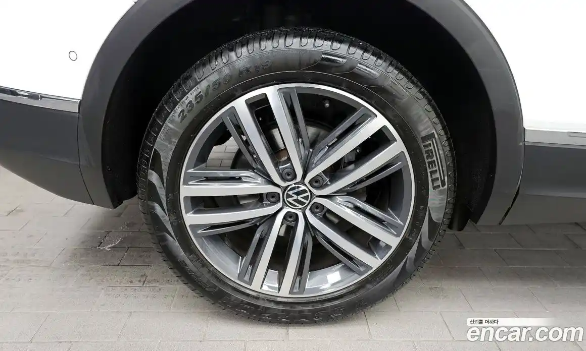 Volkswagen Tiguan 2023 2.0 Автомат в Москве № 199030, фото 4