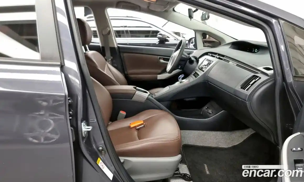 Toyota Prius 2015 1.8 Автомат в Москве № 199705, фото 11