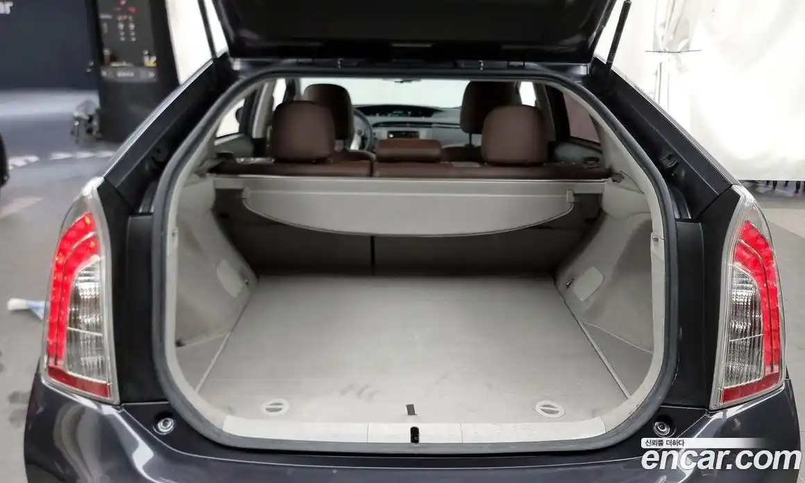 Toyota Prius 2015 1.8 Автомат в Москве № 199705, фото 16