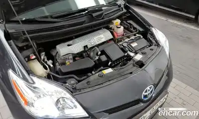 Toyota Prius 2015 1.8 Автомат в Москве № 199705, миниатюра 2