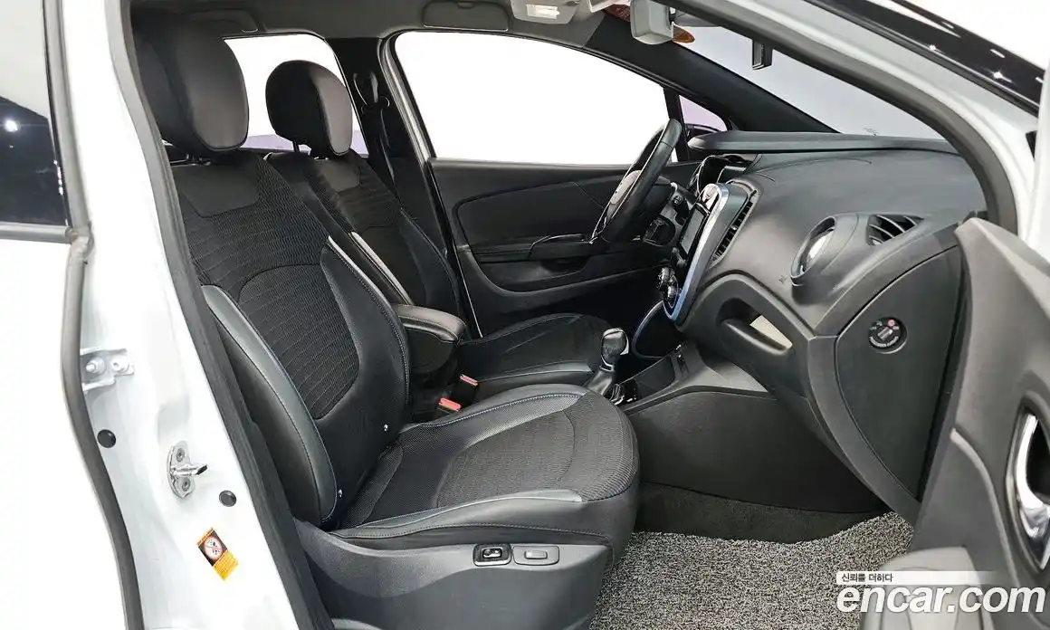 Renault QM3 2017 1.5 Автомат в Москве № 208683, фото 11