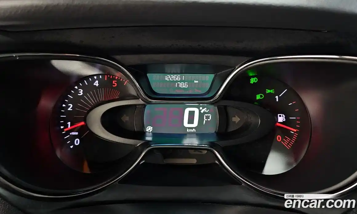 Renault QM3 2017 1.5 Автомат в Москве № 208683, фото 10