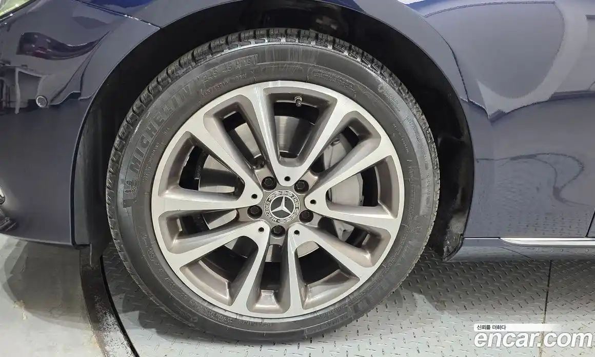 Mercedes-Benz E-Class 2018 2.0 Автомат в Москве № 209125, фото 17