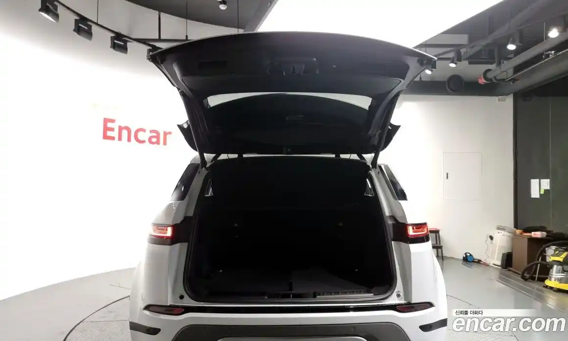 Land Rover Range-Rover Evoque 2023 2.0 Автомат в Москве № 213456, фото 12