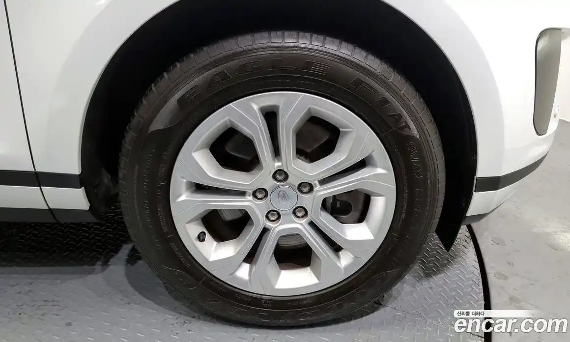 Land Rover Range-Rover Evoque 2023 2.0 Автомат в Москве № 213456, фото 20