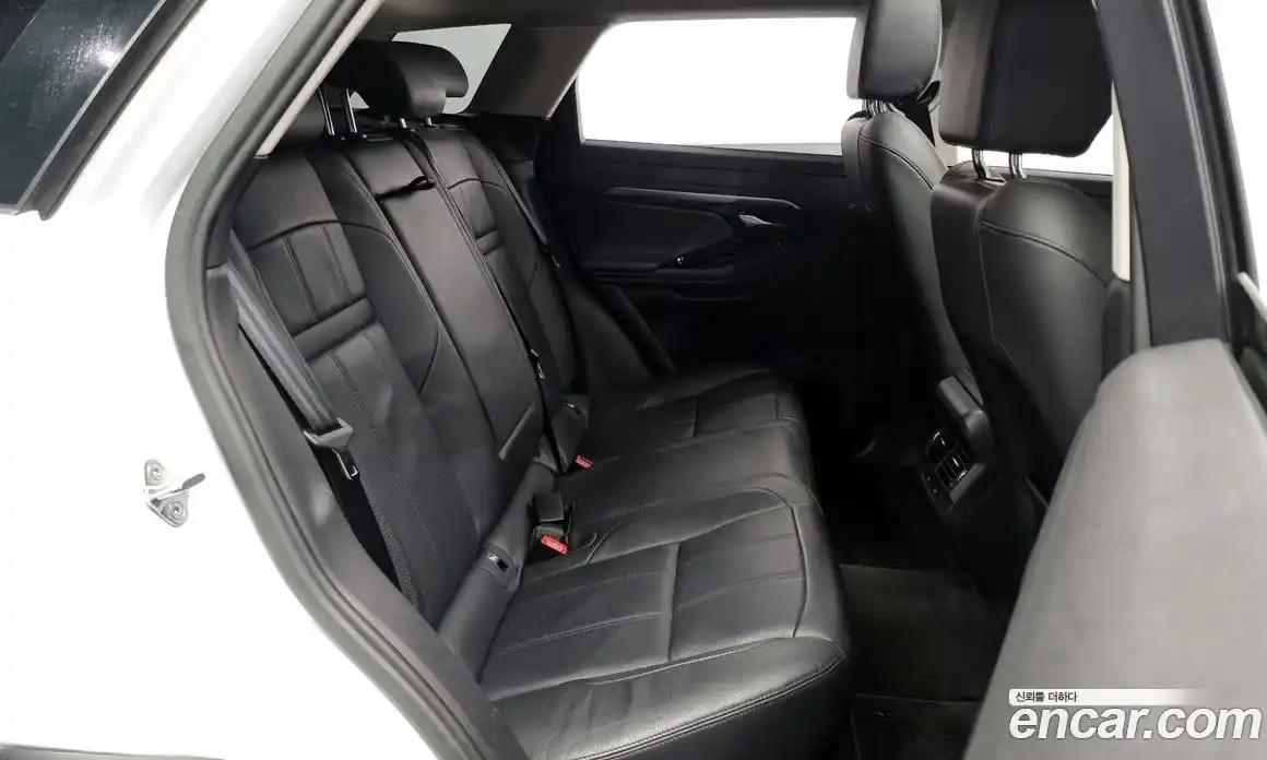 Land Rover Range-Rover Evoque 2023 2.0 Автомат в Москве № 213456, фото 3