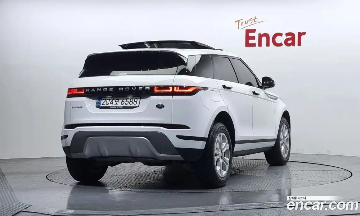 Land Rover Range-Rover Evoque 2023 2.0 Автомат в Москве № 213456, фото 4