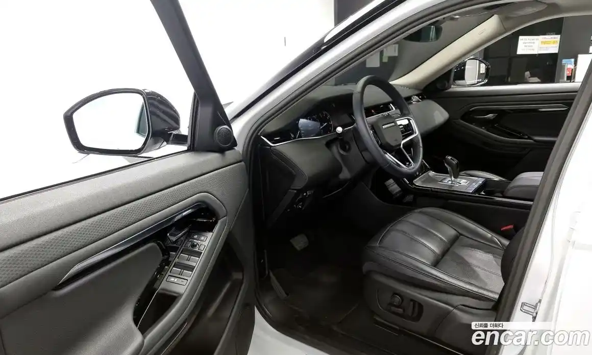 Land Rover Range-Rover Evoque 2023 2.0 Автомат в Москве № 213456, фото 5