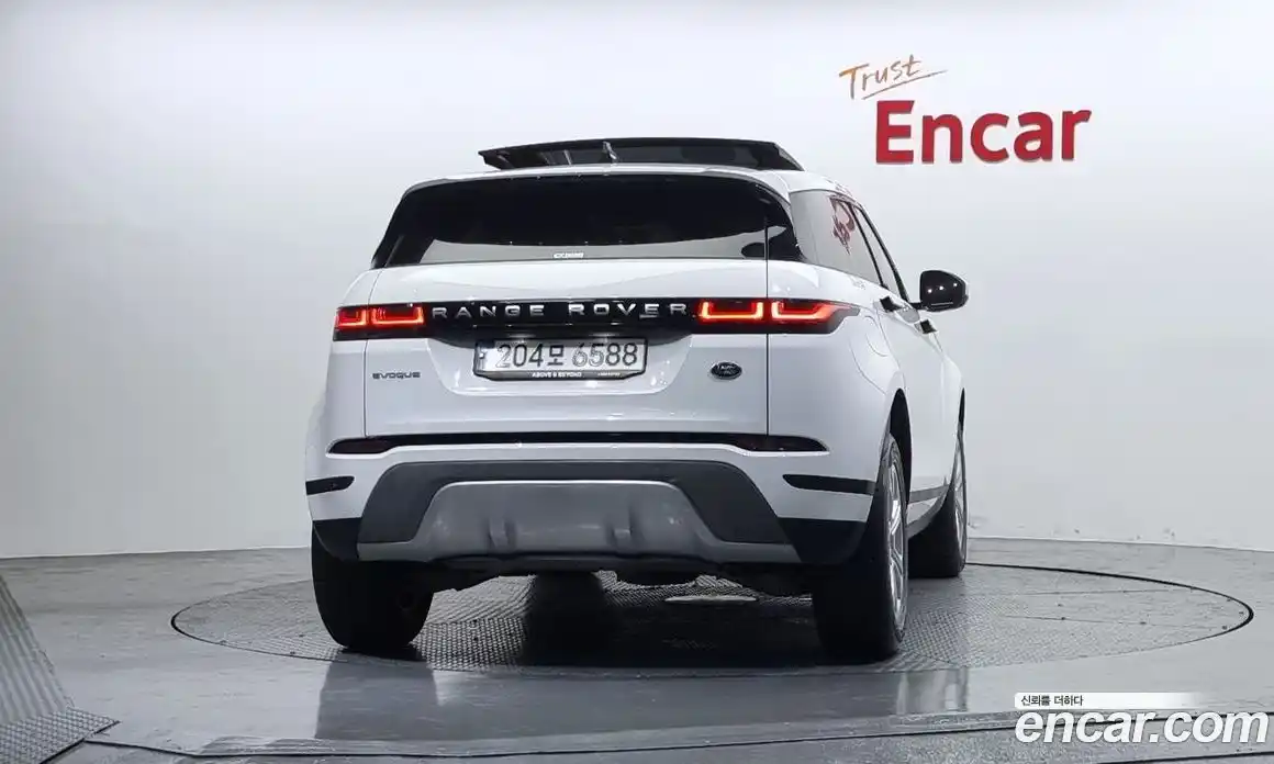 Land Rover Range-Rover Evoque 2023 2.0 Автомат в Москве № 213456, фото 8