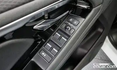 Land Rover Range-Rover Evoque 2023 2.0 Автомат в Москве № 213456, миниатюра 10