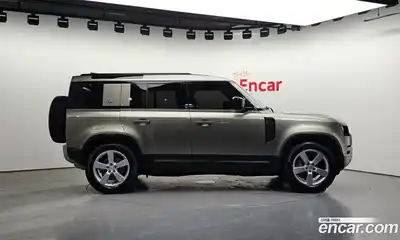 Land Rover Defender, 2023