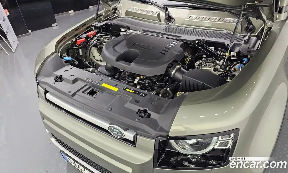 Land Rover Defender 2023 3.0 Автомат в Москве № 213463, фото 16