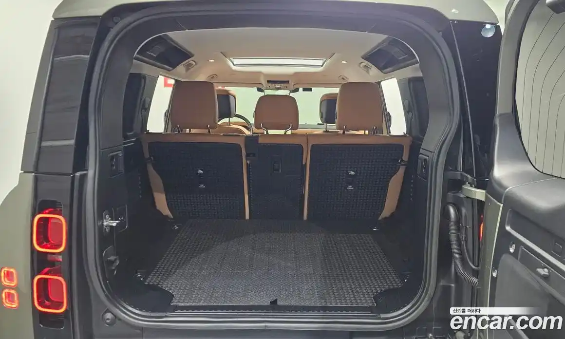 Land Rover Defender 2023 3.0 Автомат в Москве № 213463, фото 10